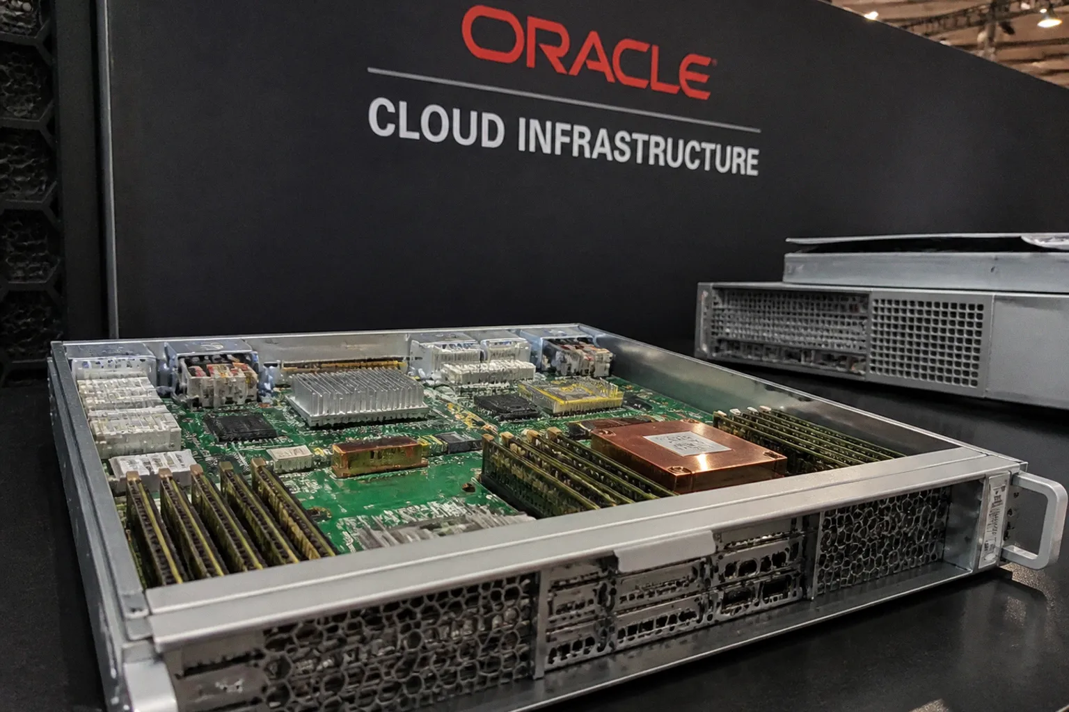 Oracle интегрирует ИИ-инструменты в облако AWS: что это значит для бизнеса