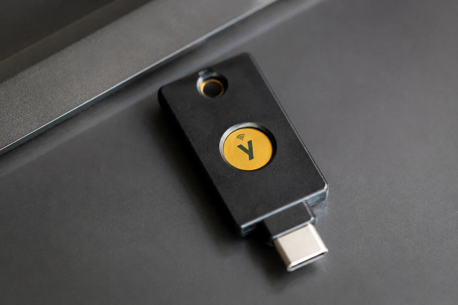 Выбираем аппаратный ключ FIDO2 для защиты рабочих аккаунтов